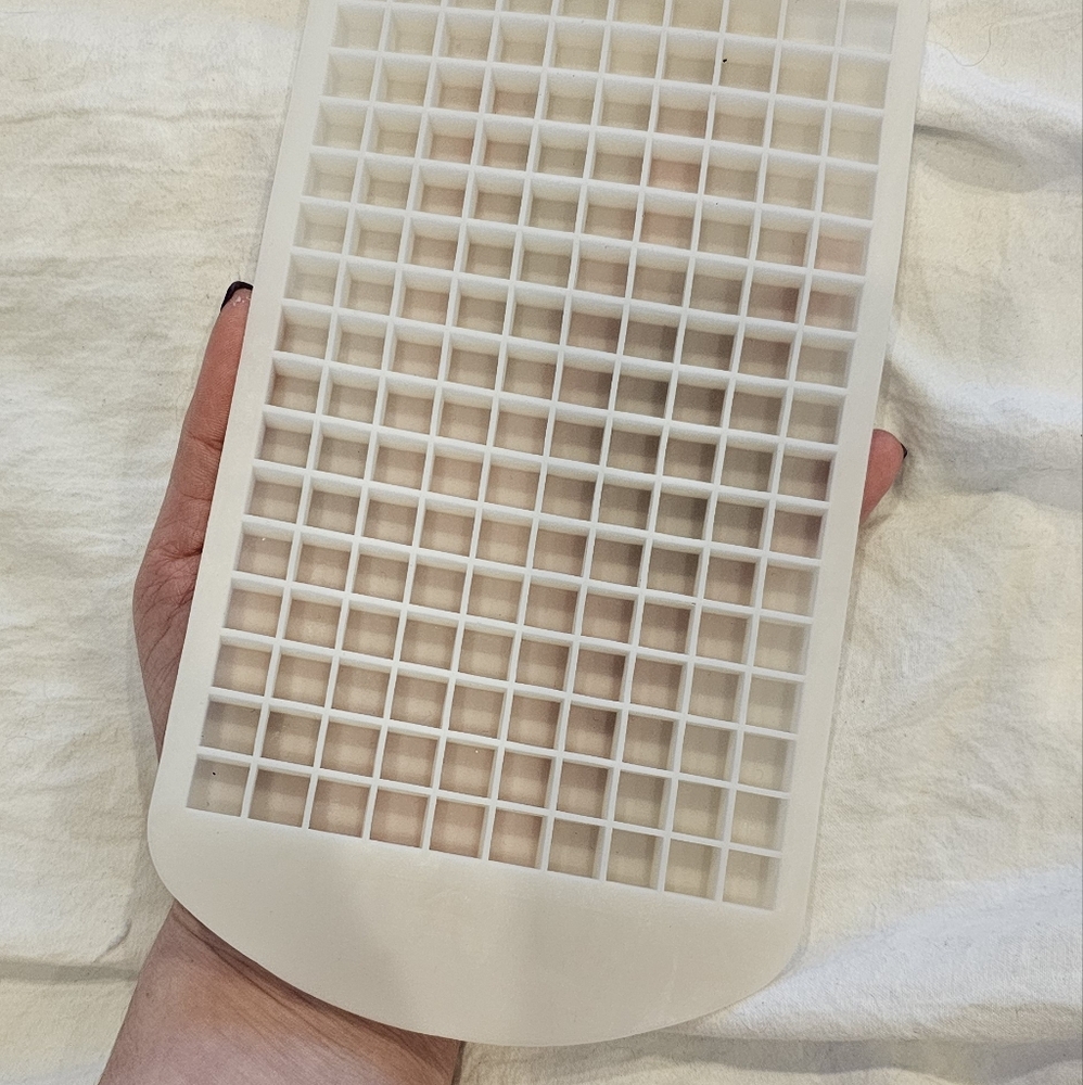Silicone ice cube mold - Picture 3 of 3